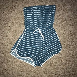 🌻Hollister Romper